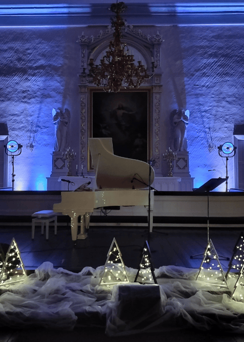Tapahtumatekniikkaa, valaistusta ja äänentoistoa kirkossa
