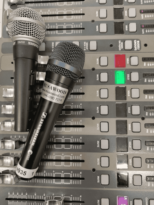 Kaksi erilaista mikkiä, SM58 ja e935