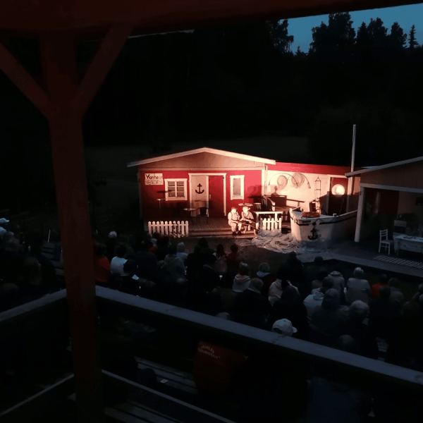 Teatterin äänentoisto ja valotekniikka